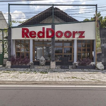 Reddoorz Plus @ Flory Hotel Yogyakarta Exteriör bild