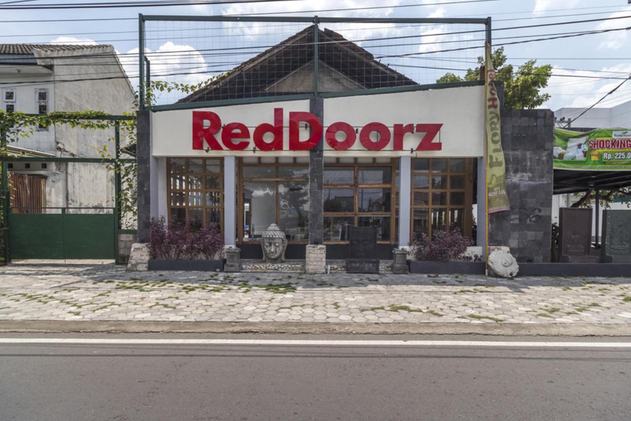 Reddoorz Plus @ Flory Hotel Yogyakarta Exteriör bild