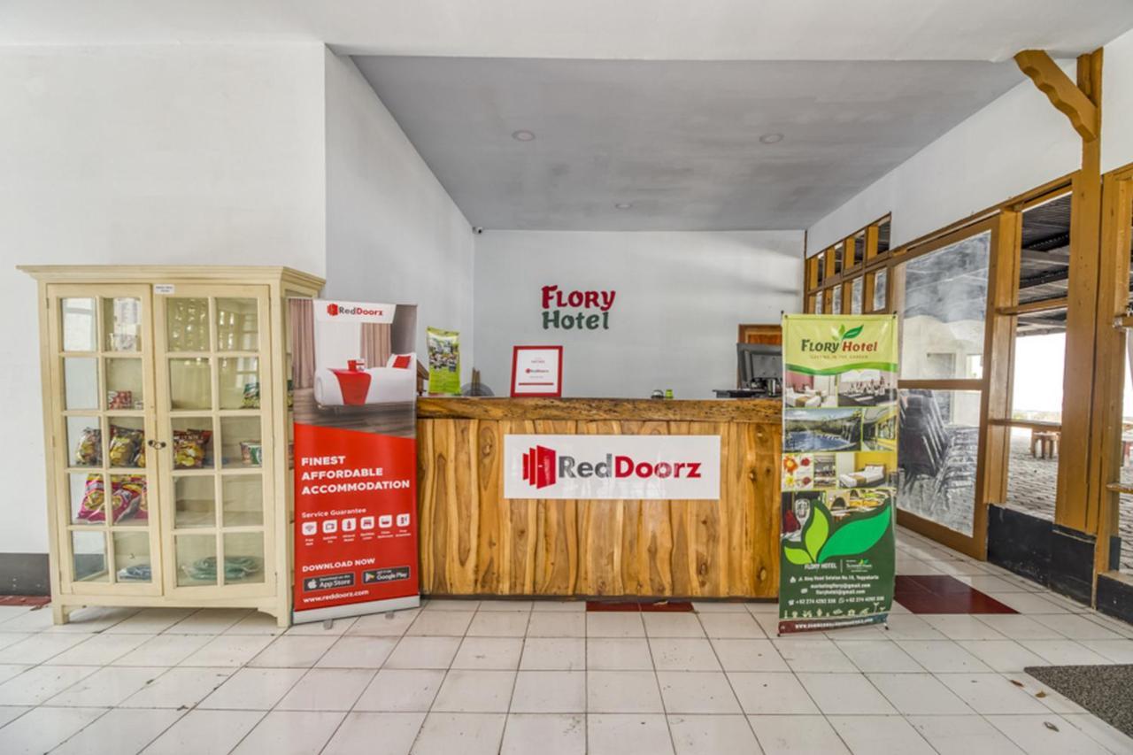Reddoorz Plus @ Flory Hotel Yogyakarta Exteriör bild