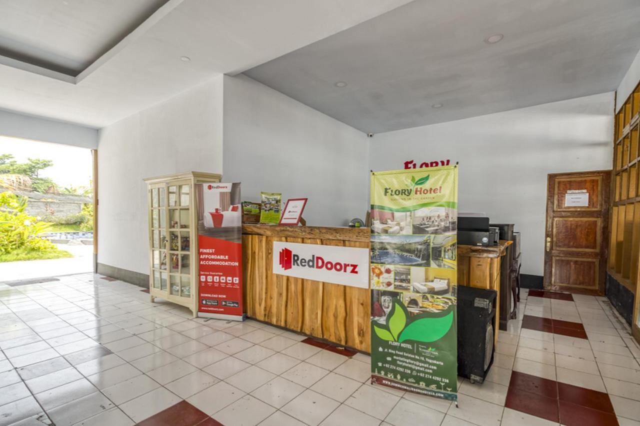 Reddoorz Plus @ Flory Hotel Yogyakarta Exteriör bild