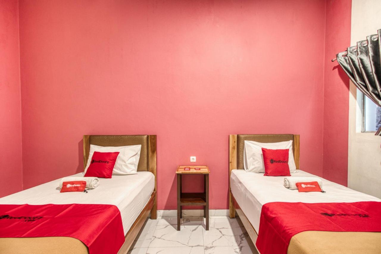 Reddoorz Plus @ Flory Hotel Yogyakarta Exteriör bild