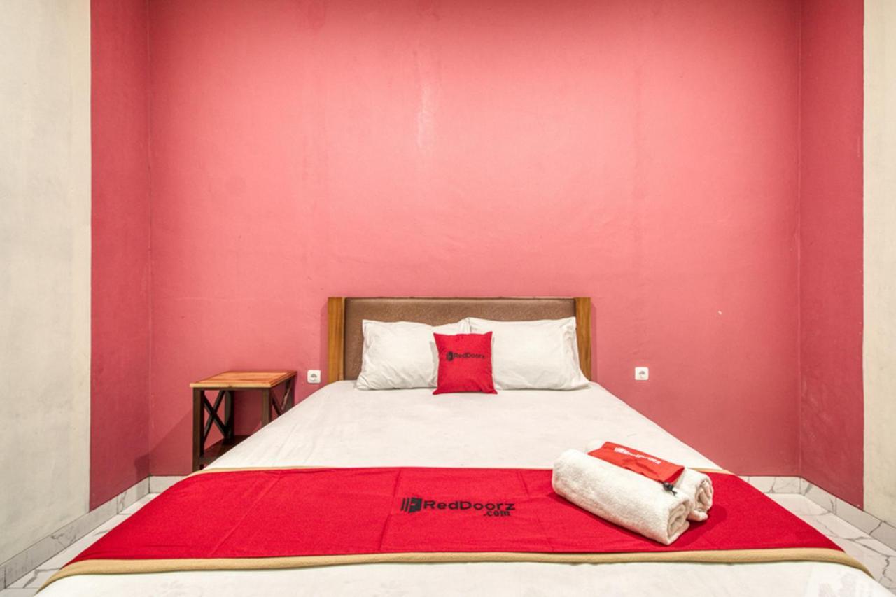 Reddoorz Plus @ Flory Hotel Yogyakarta Exteriör bild